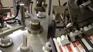 Riempitrice e sigillatrice automatica per tubi con riscaldament