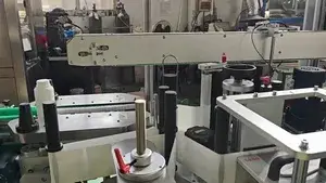 Etichettatrice automatica con l'orientamento