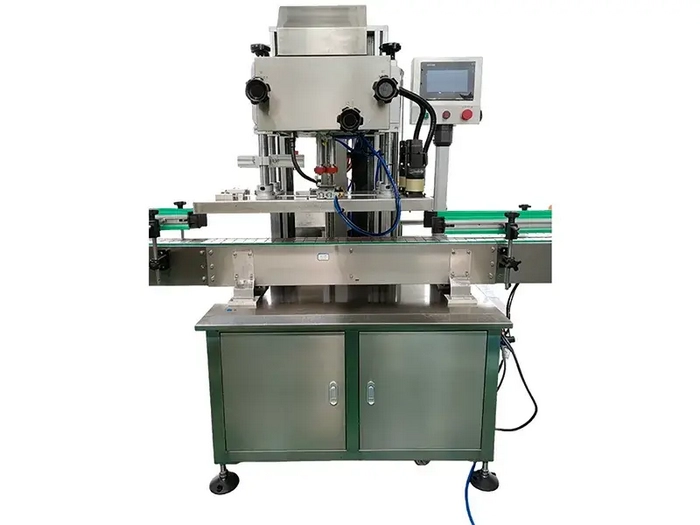 Tappatrice automatica a quattro ruote