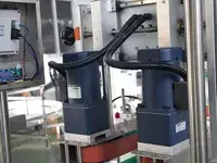Tappatrice automatica a quattro ruote