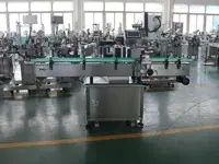 Etichettatrice automatica con l'orientamento