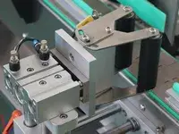 Etichettatrice automatica con l'orientamento