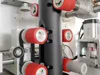 Etichettatrice automatica con manicotto termoretraibile