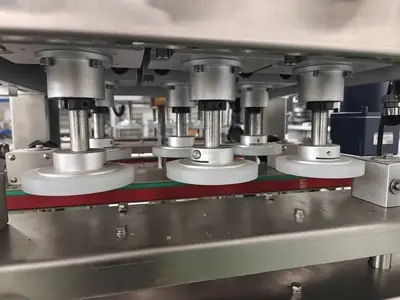 Sistema di tappatura a sei ruote